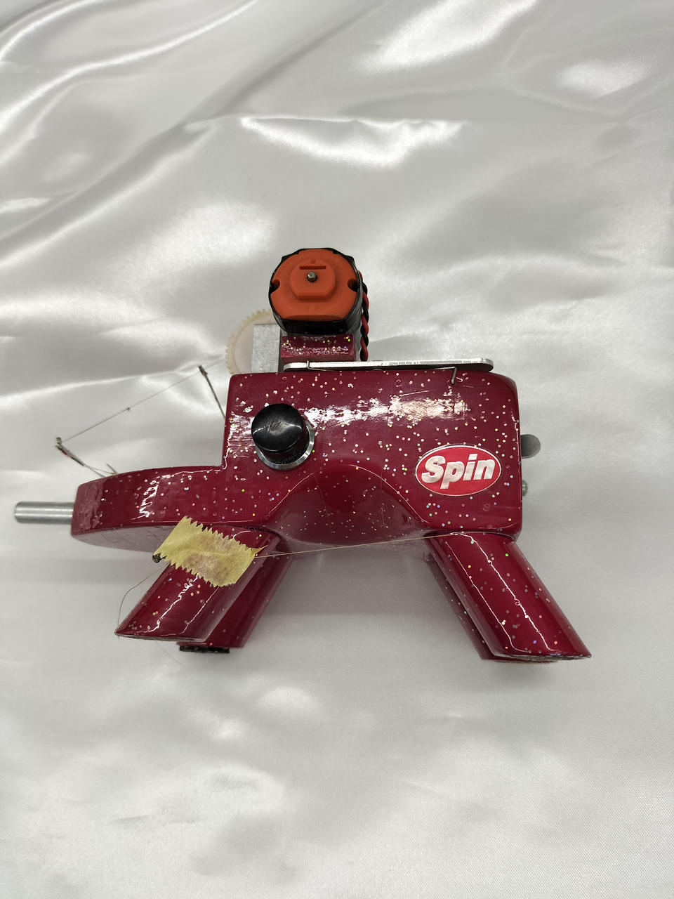 糸押さえるためテープを貼ってます