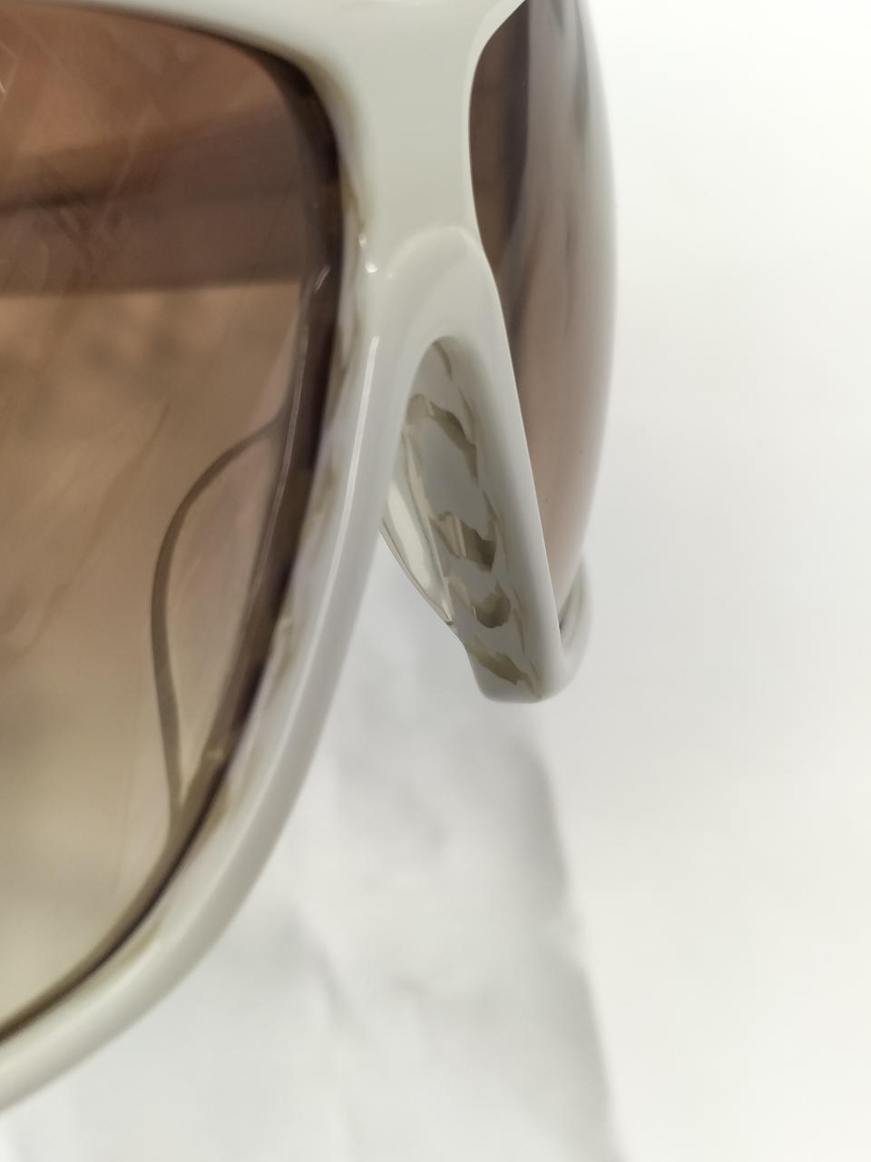 層になっている部分は奥が透けて見えます