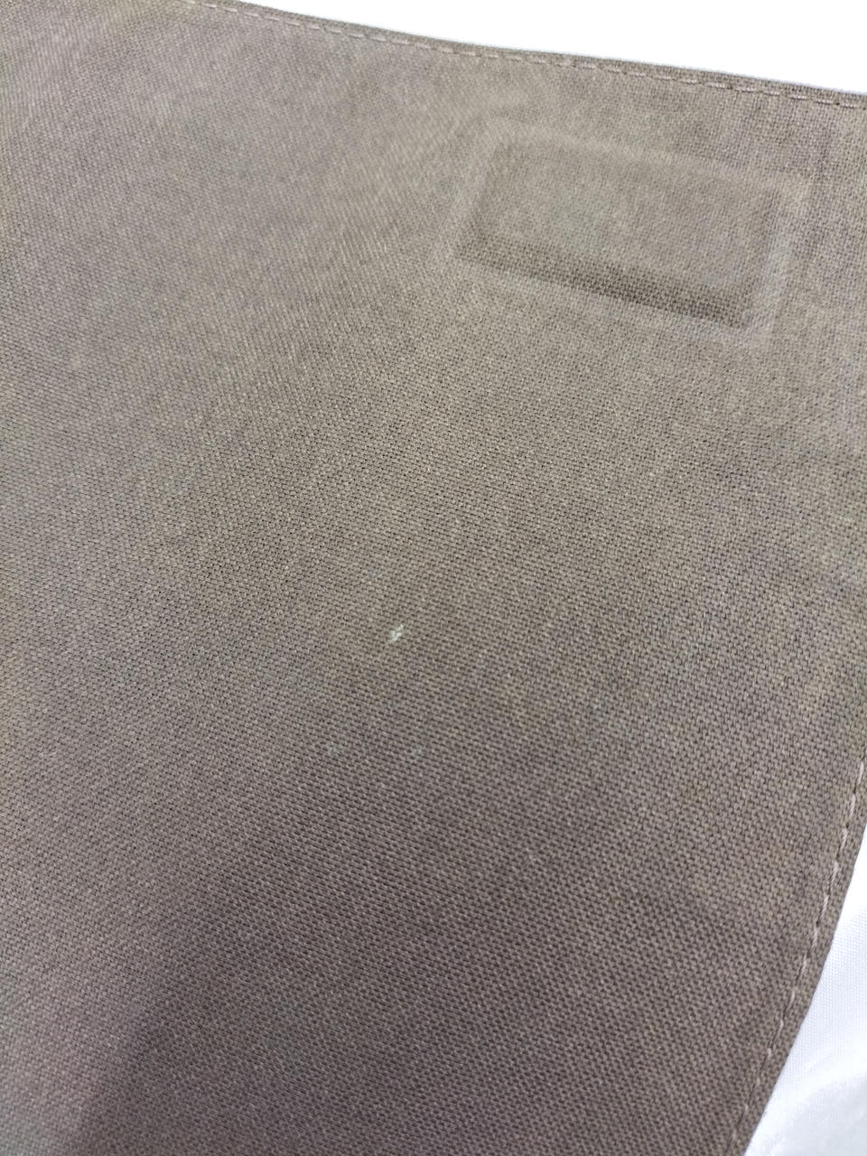 画像中心部分白い小さな点あり