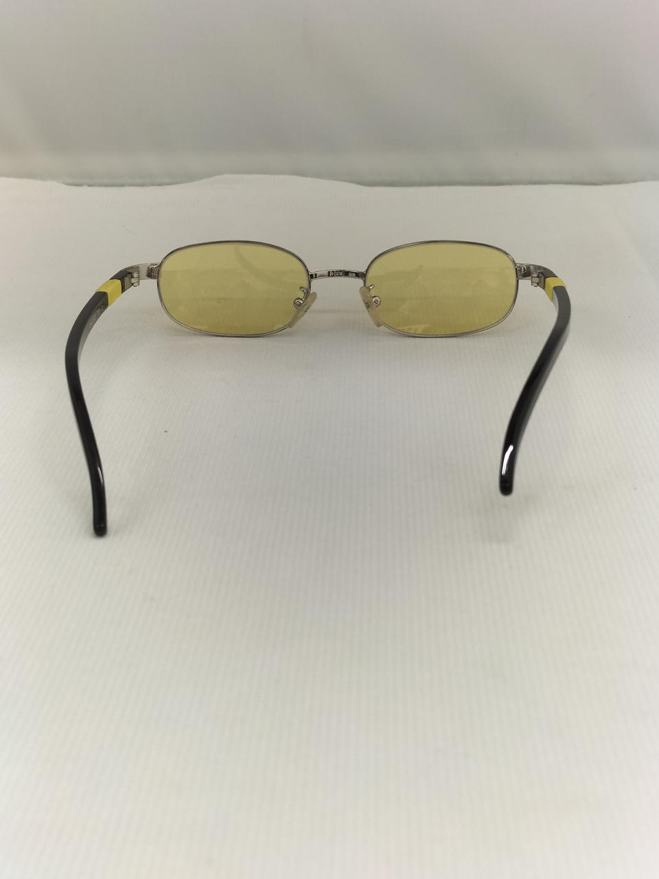 上から見るとテンプルに歪みあります