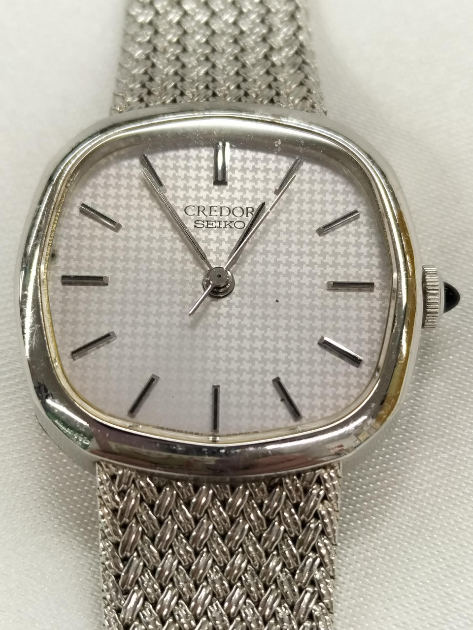 文字盤上に塵あり(3時付近)