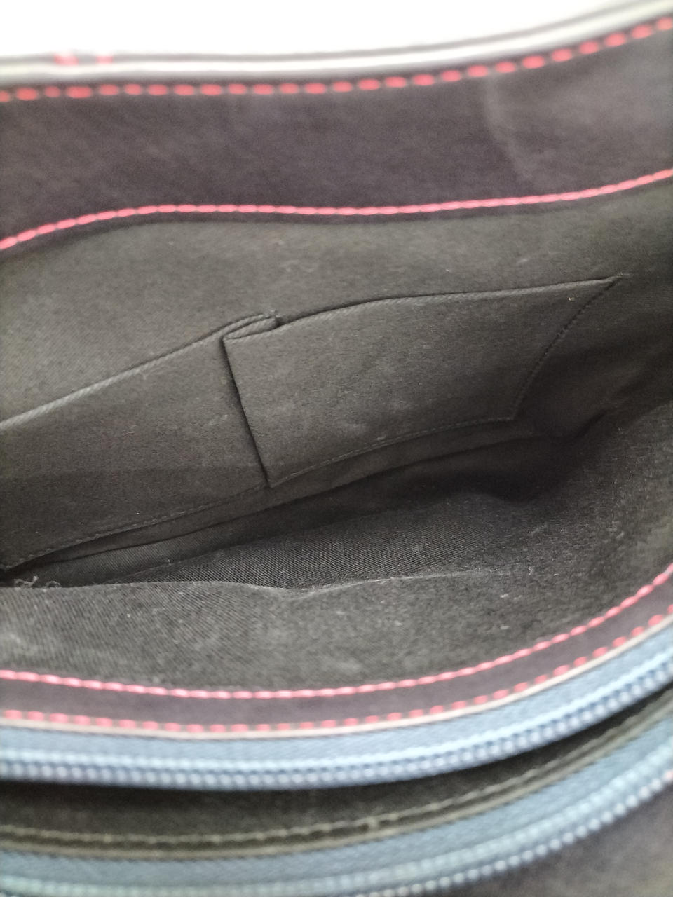 内側白い汚れあり