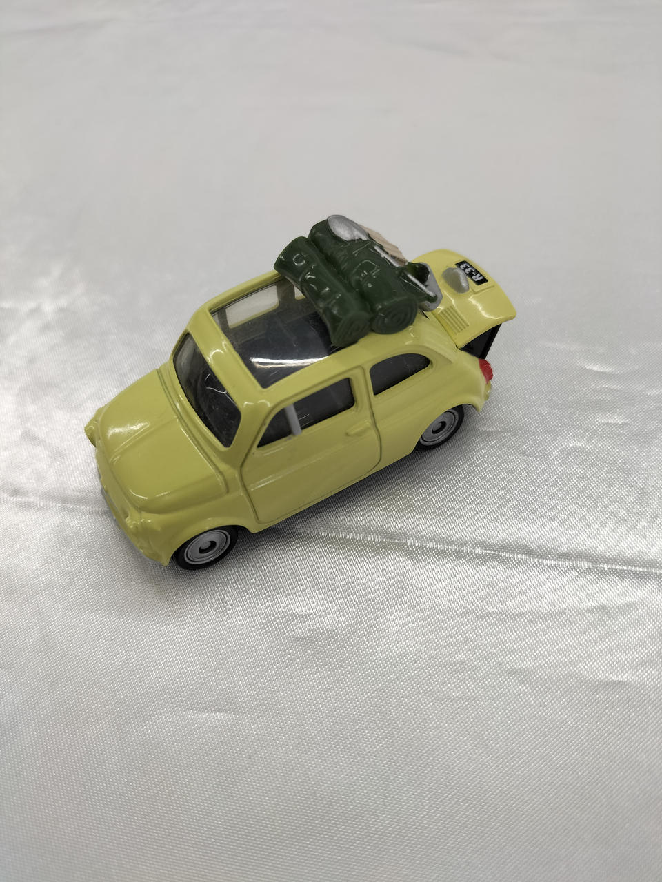 おまけで1台ルパン三世トミカあり
