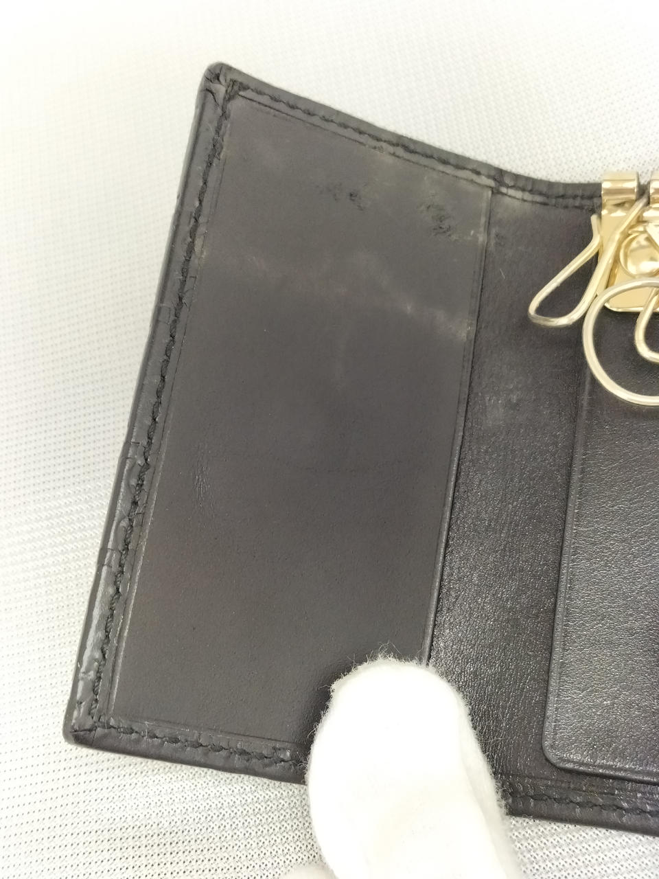 開いた左側白い汚れあり