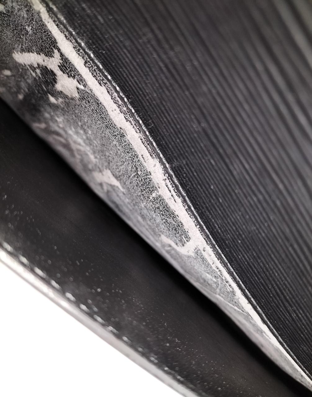 外側ポケット、剥がれあります。