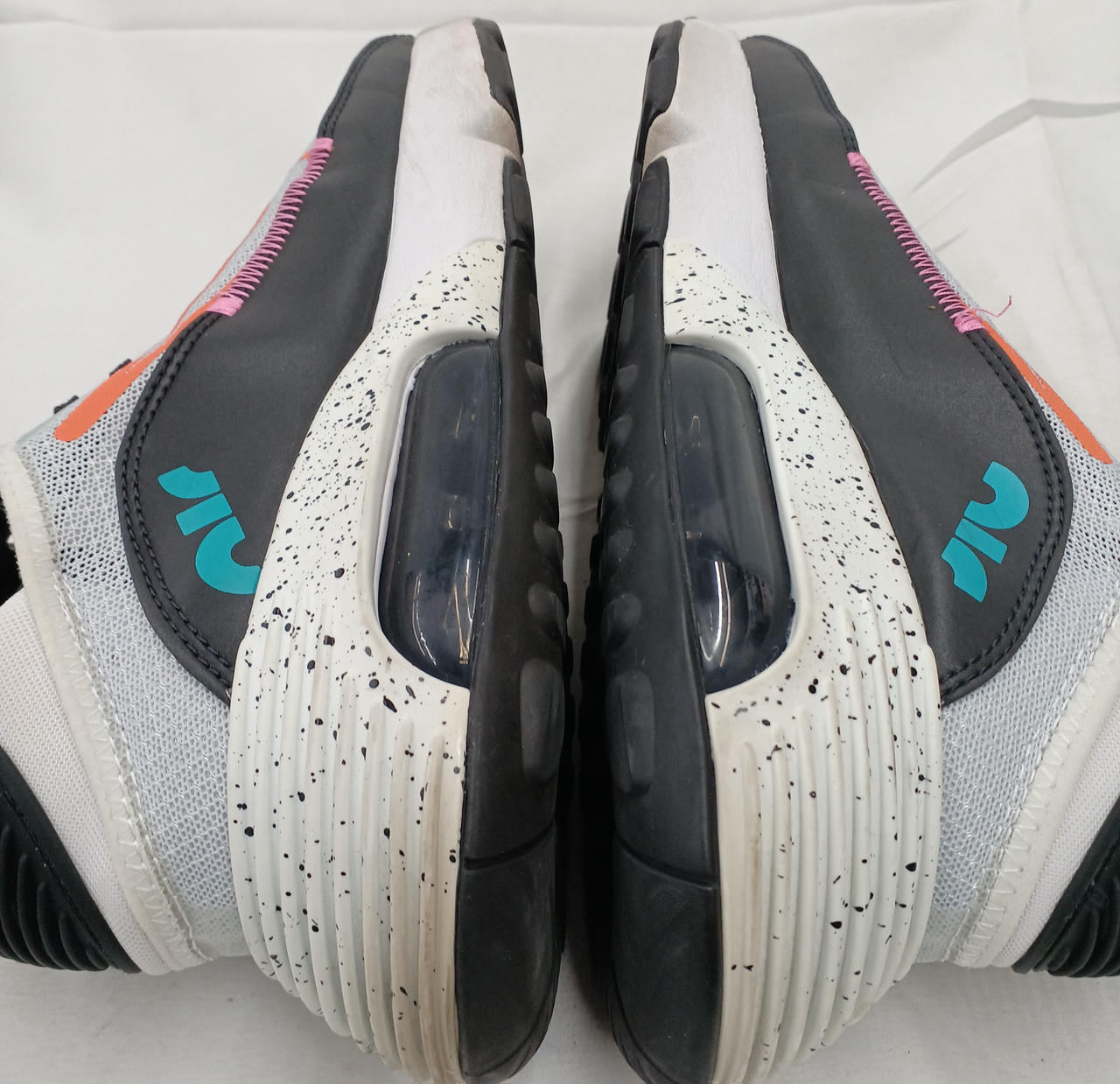 スレキズ汚れ・使用感あり