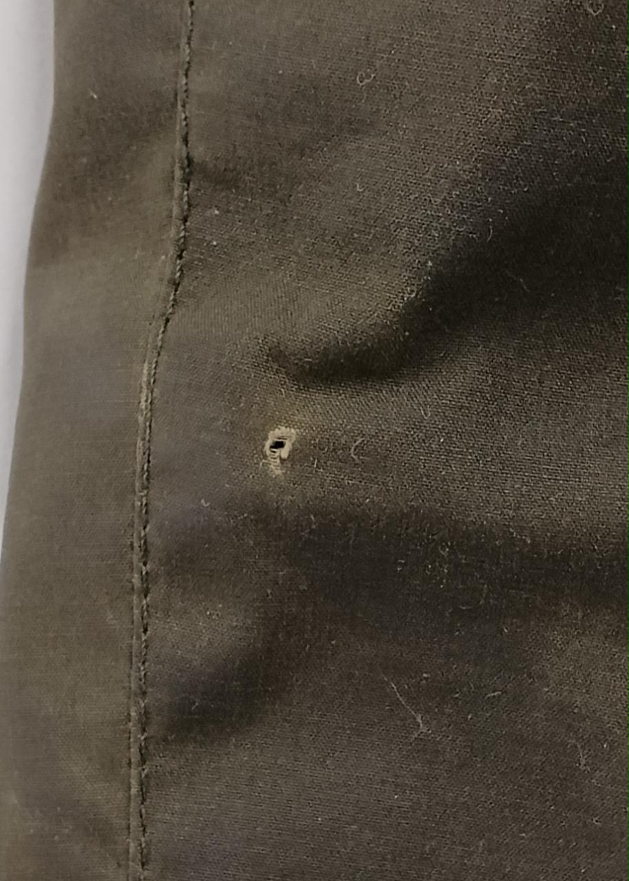 左袖後ろ穴あり