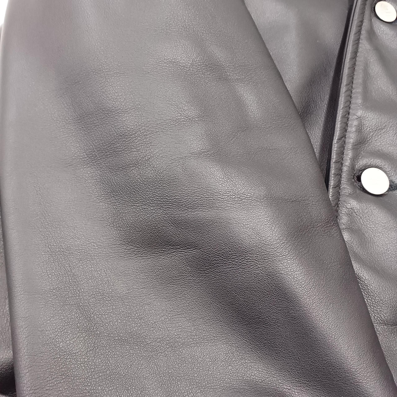 着用によるシワ跡あり