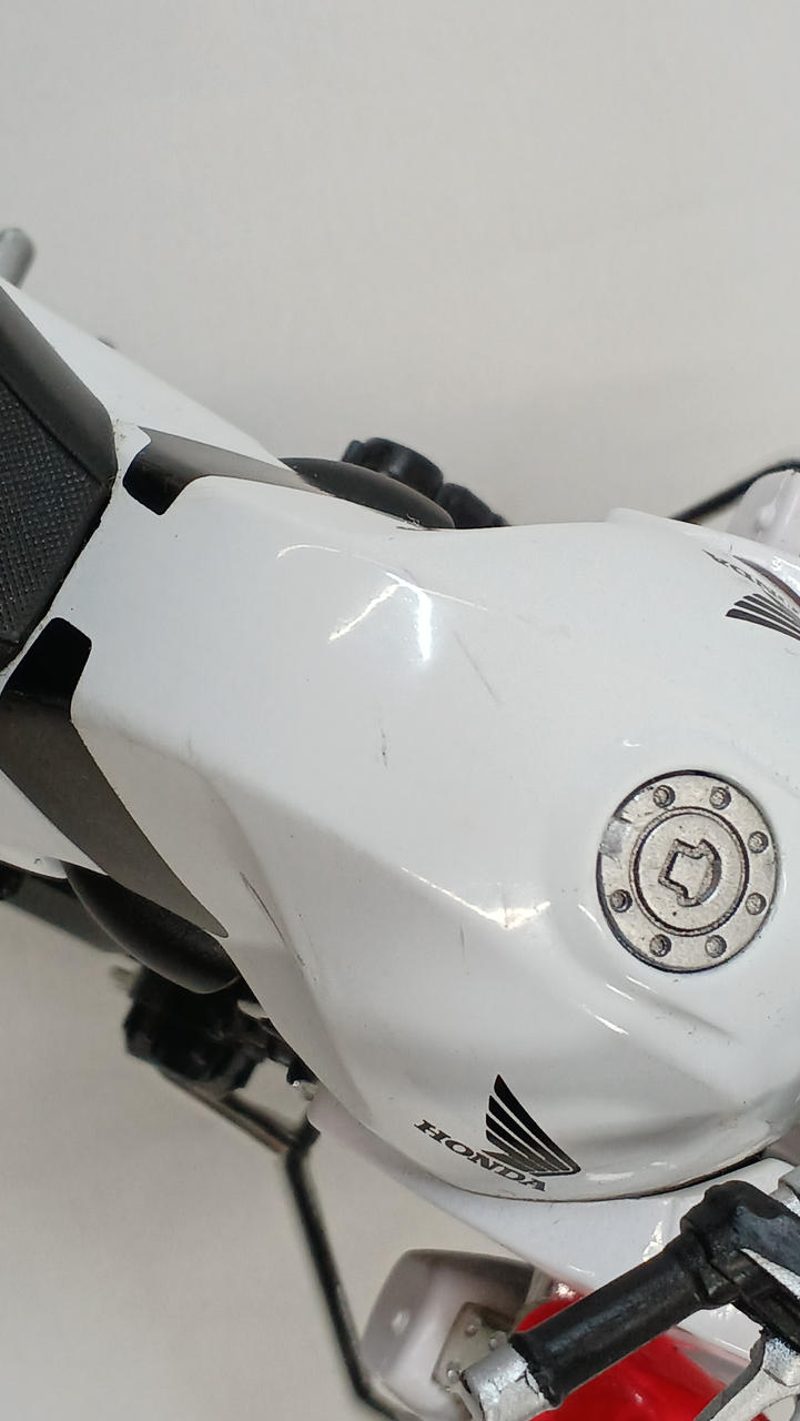 小さな汚れあり