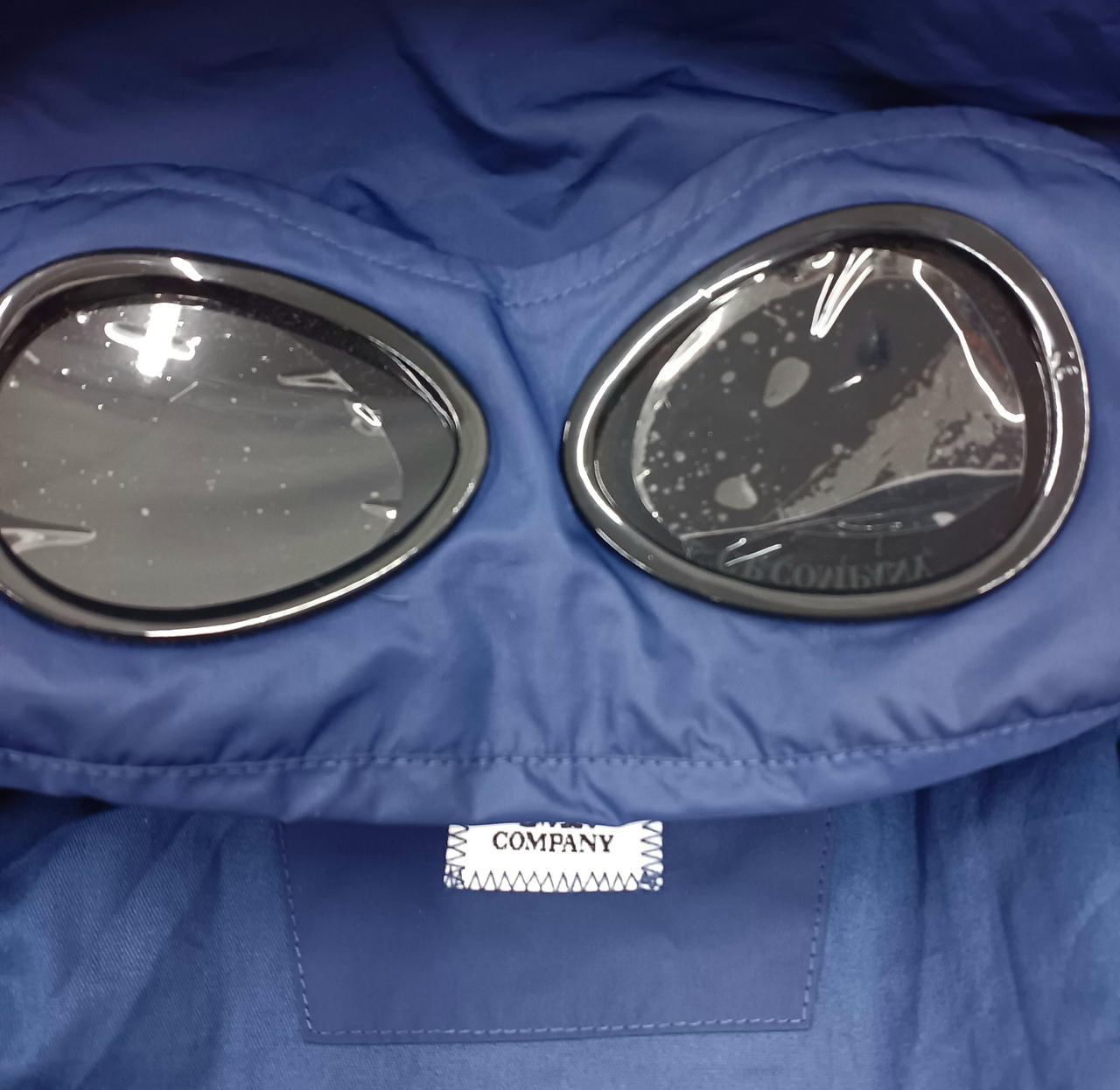 フィルム剥がれそうです。