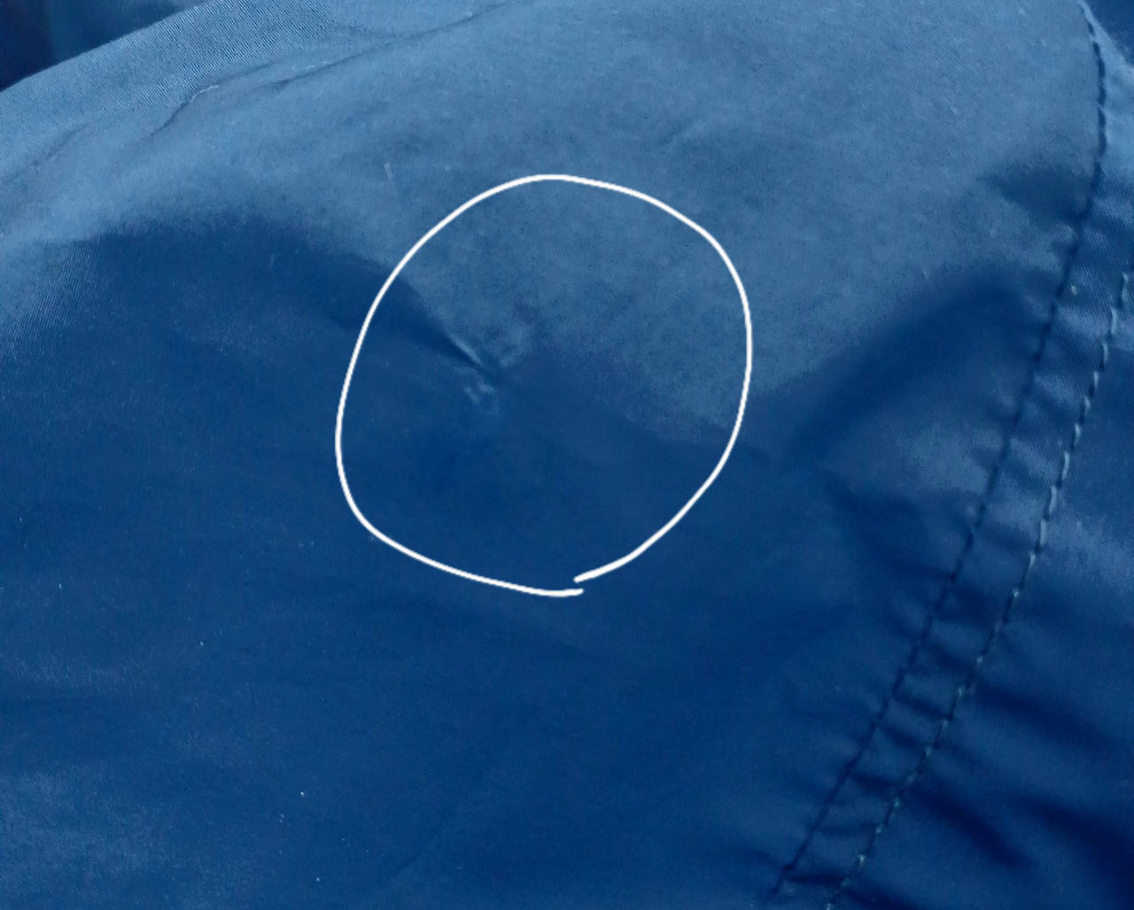 右肩付近スレ跡あり。