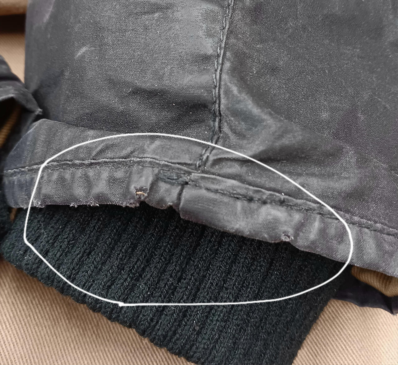 袖口ダメージ有ります