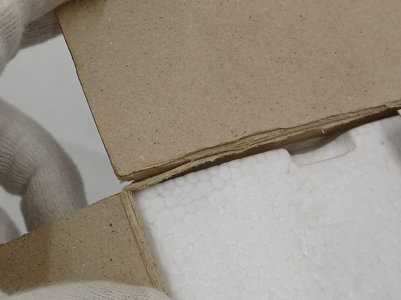 箱傷みあり。