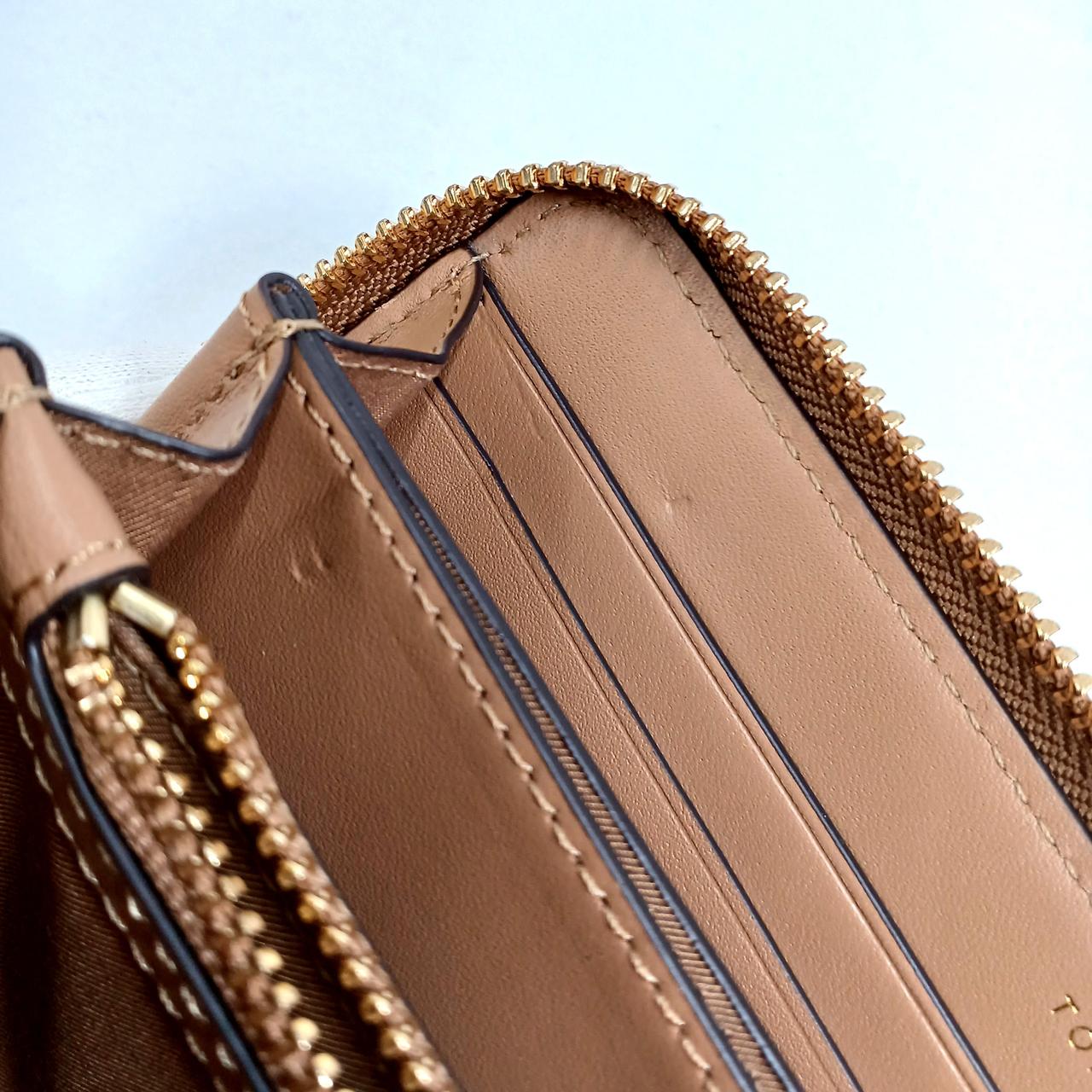 内側に小さなキズあり。