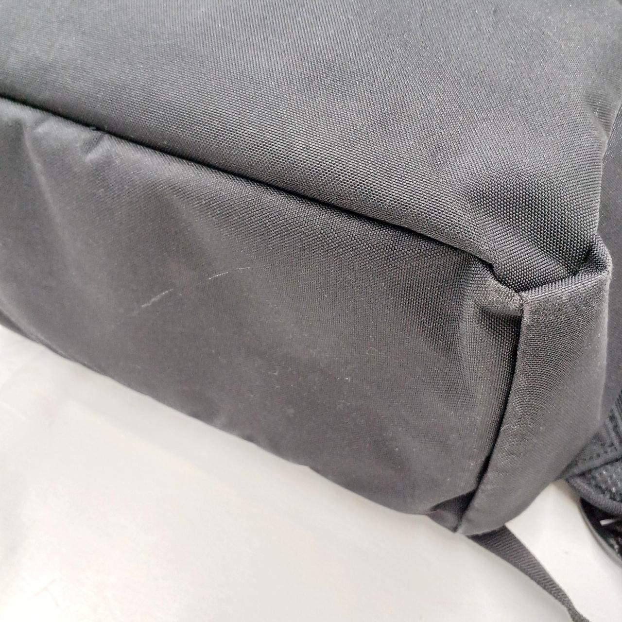 角スレ、キズあり。