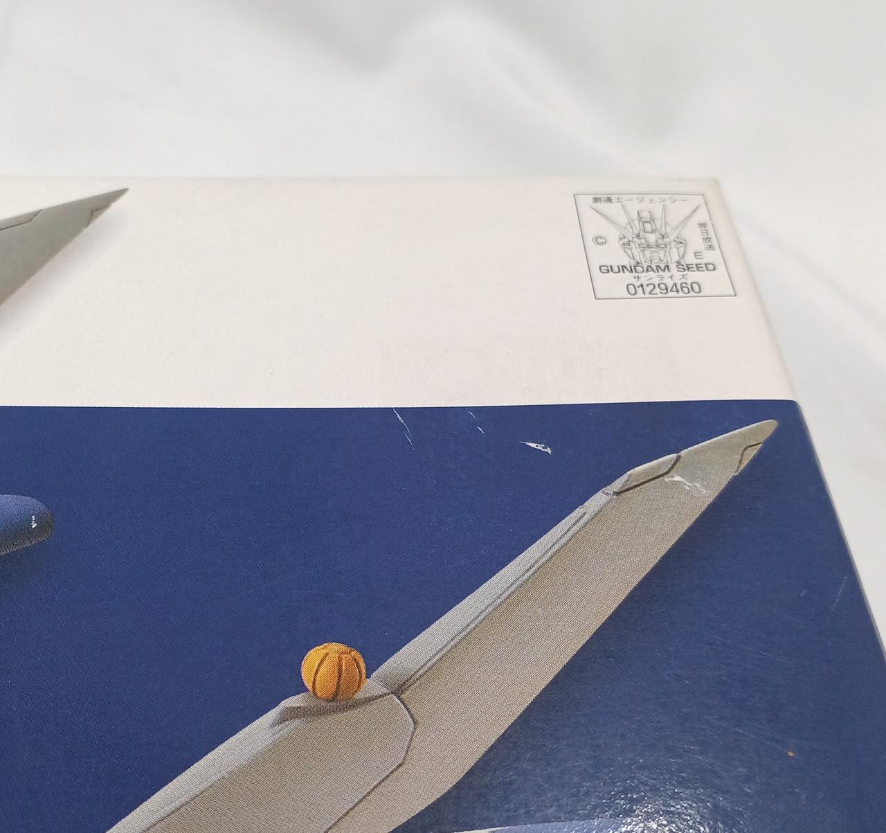 キズ、シール跡あり