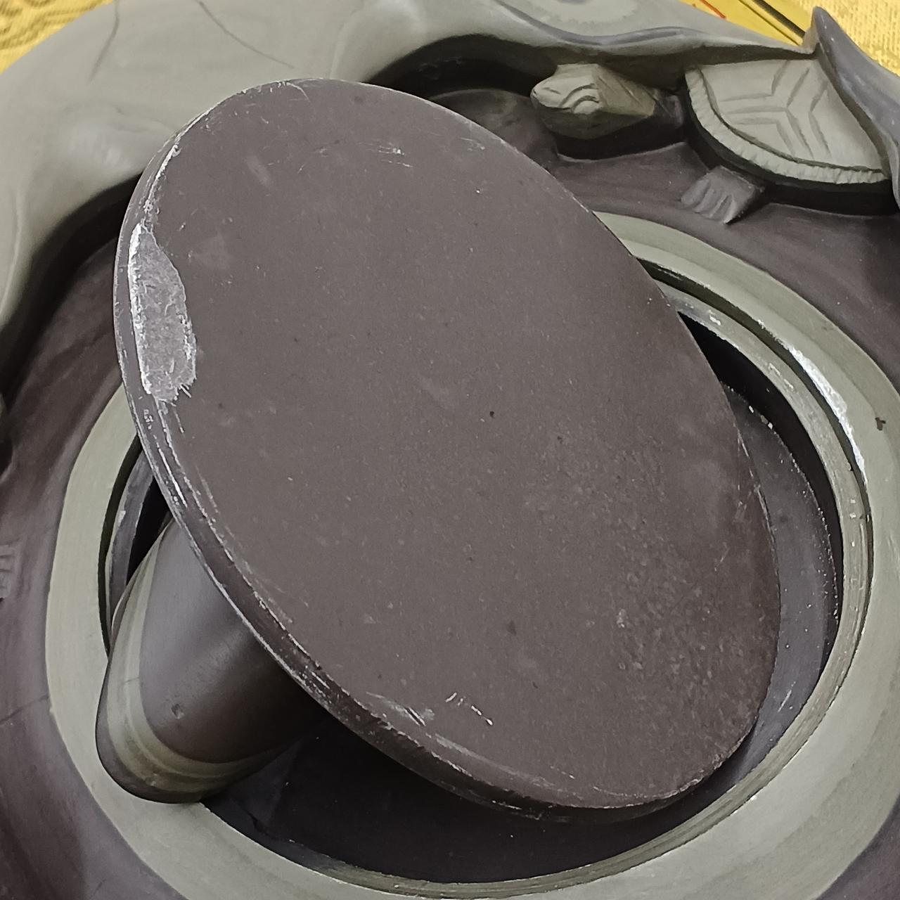 フタに欠けあり