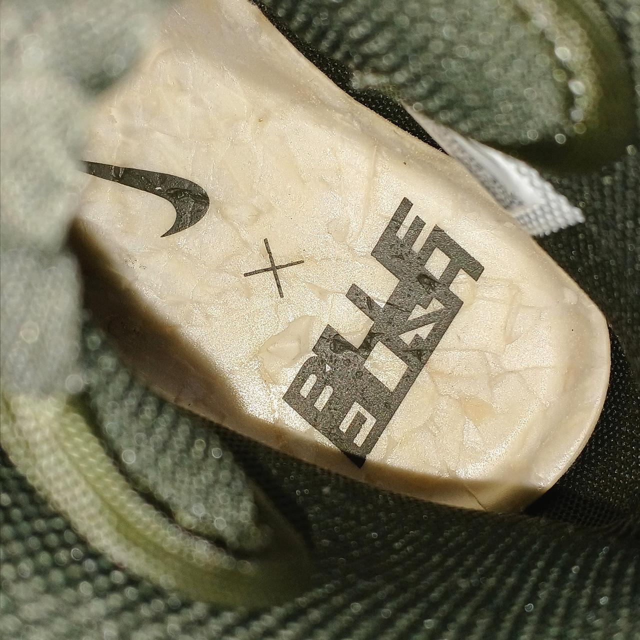 中敷きに一部穴空きあり