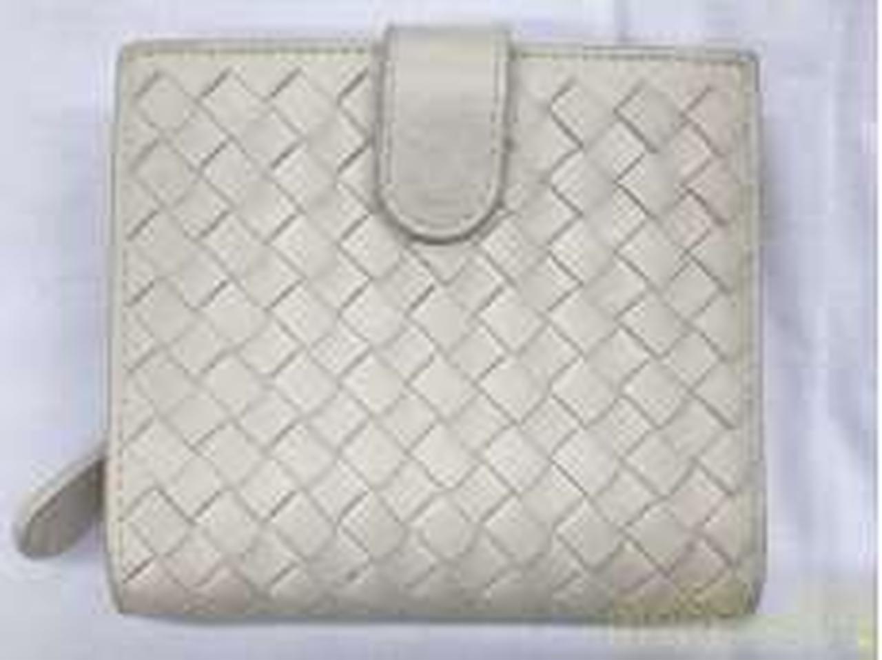 全体的にくすみがあります