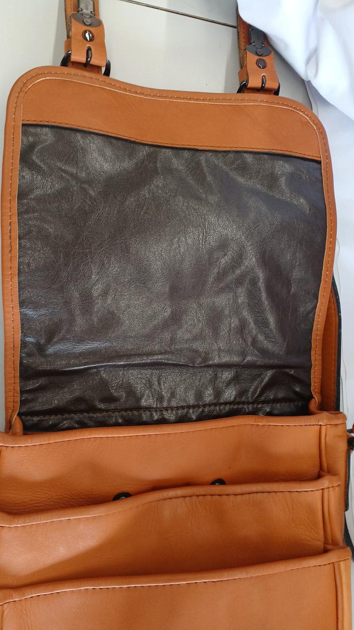 フラップ裏にシワがあります