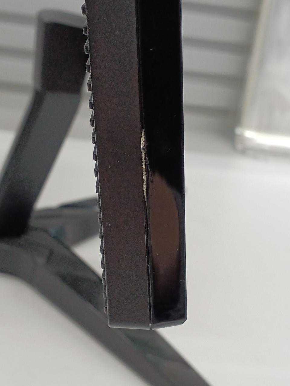 紙みたいな物が挟まっています。横傷あり。