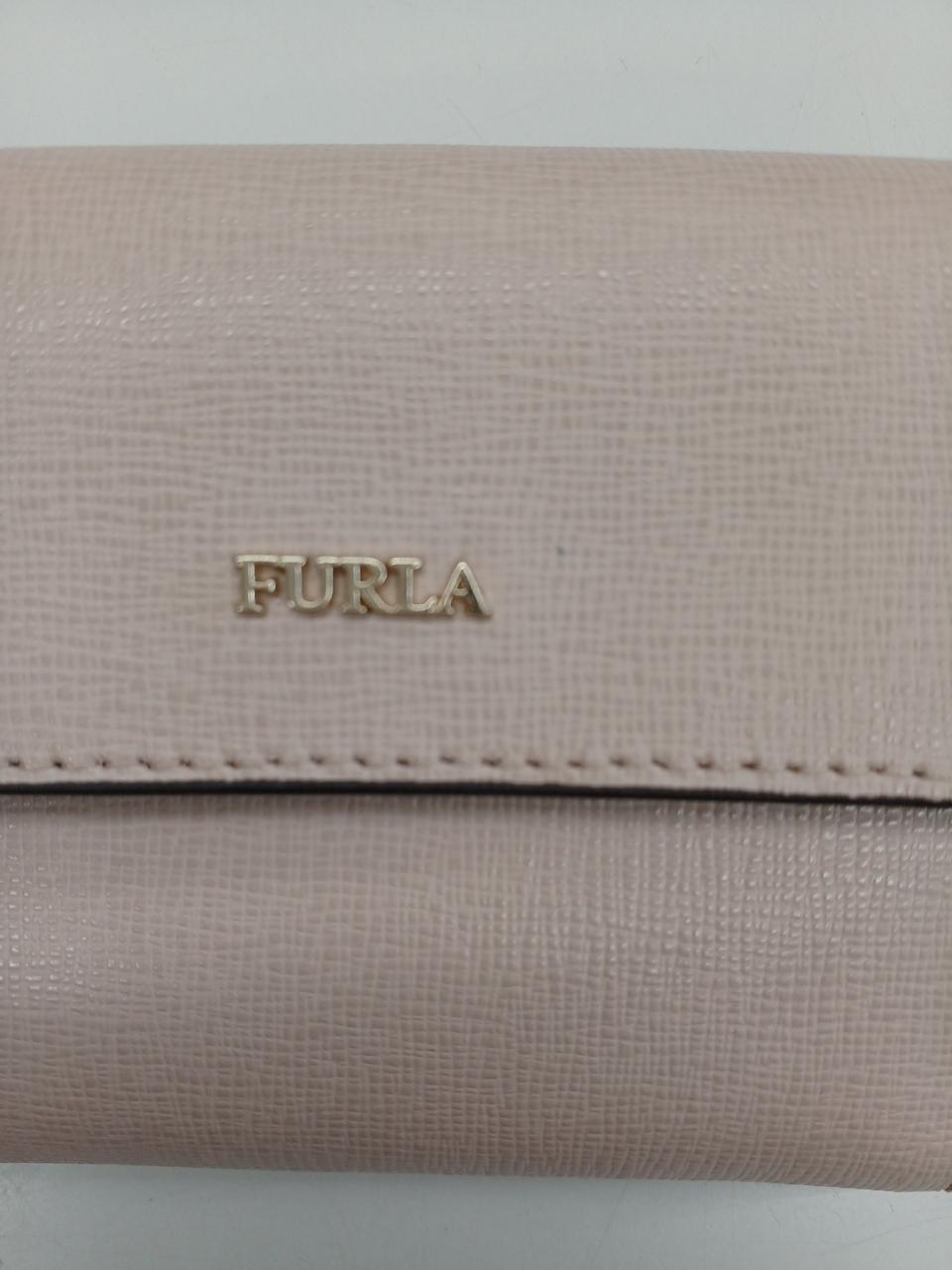 小さな汚れがあります