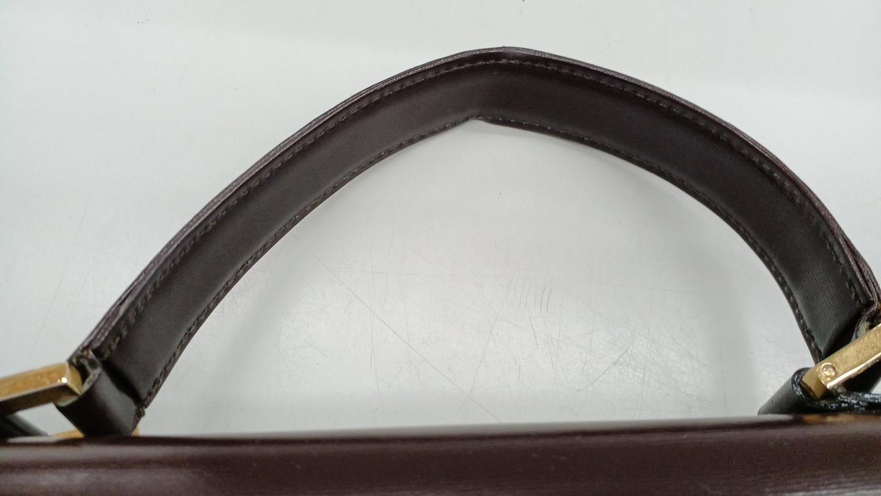 持ち手に折れぐせがあります