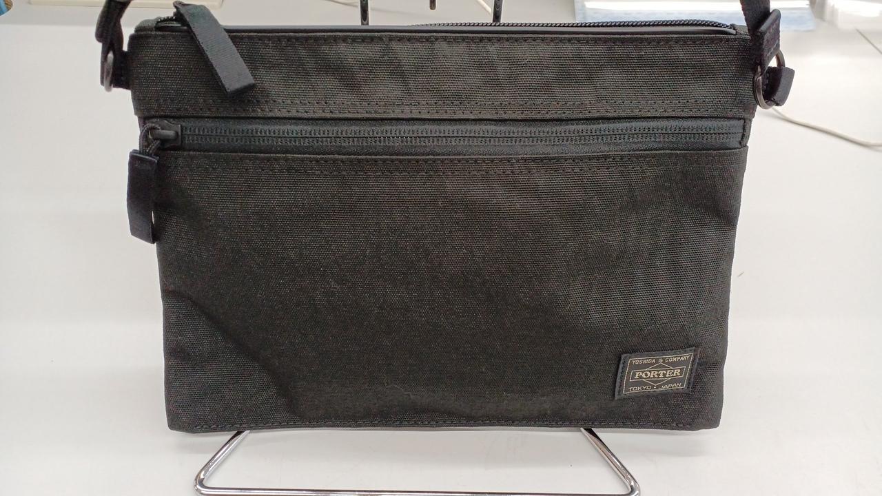 角度で汚れのように見えます