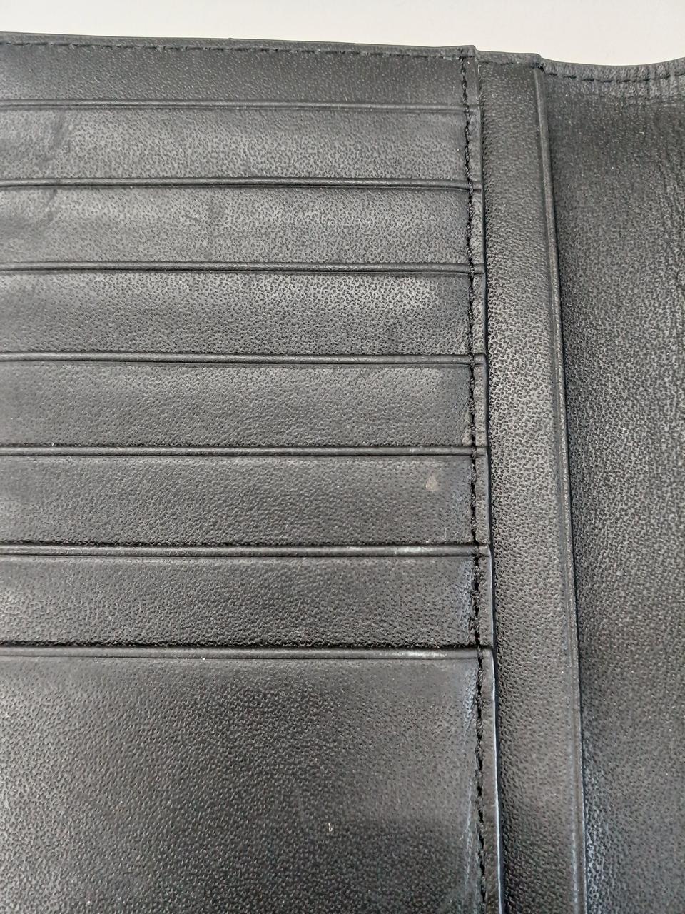 カード入れの部分にスレがあります