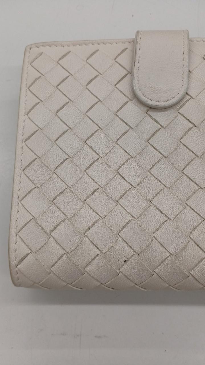 小さな汚れがあります