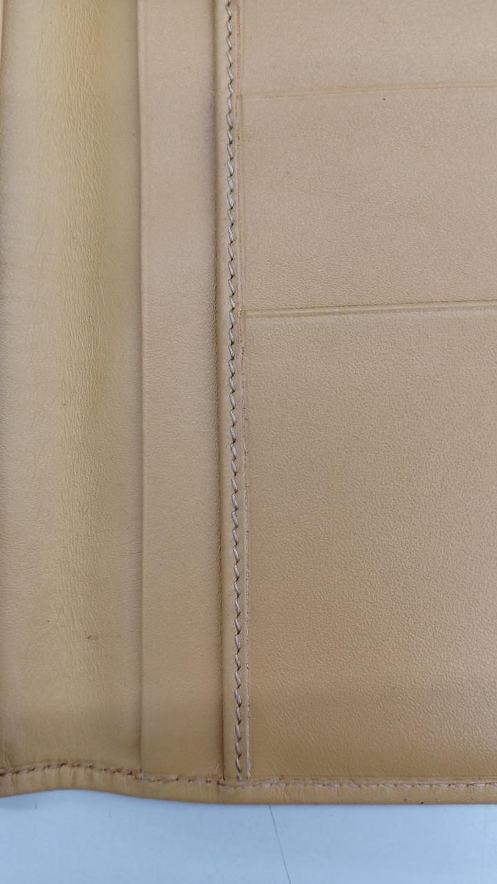 小さな汚れがあります