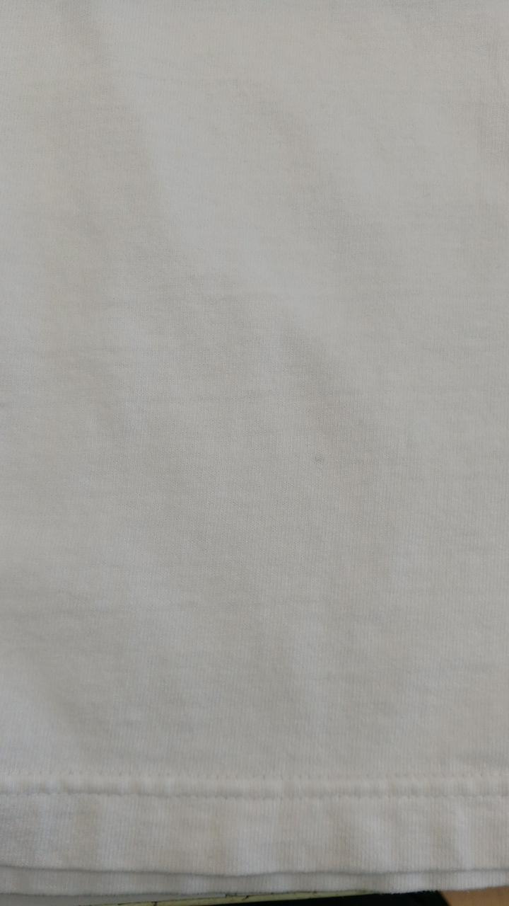 前側下部分シミが少しあります。