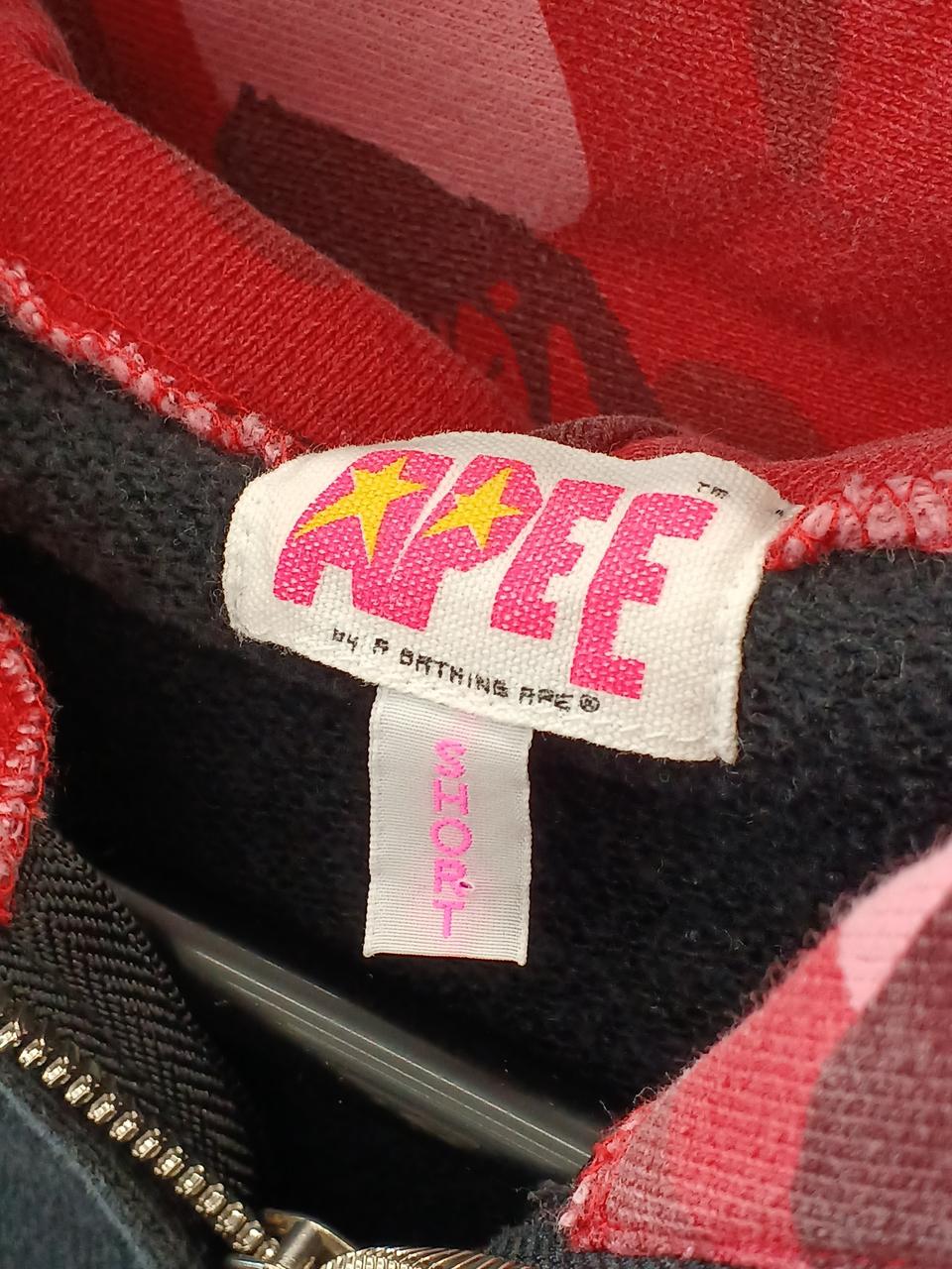 タグに穴があります。