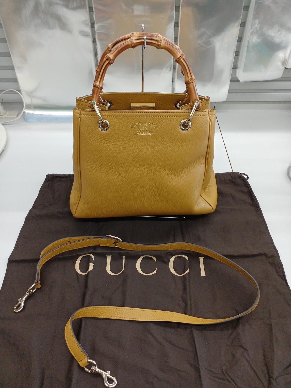 保存袋、ショルダー紐が付属しています