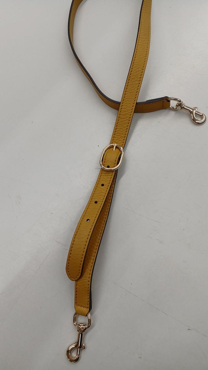 ショルダー紐は5段階で長さ調整できます