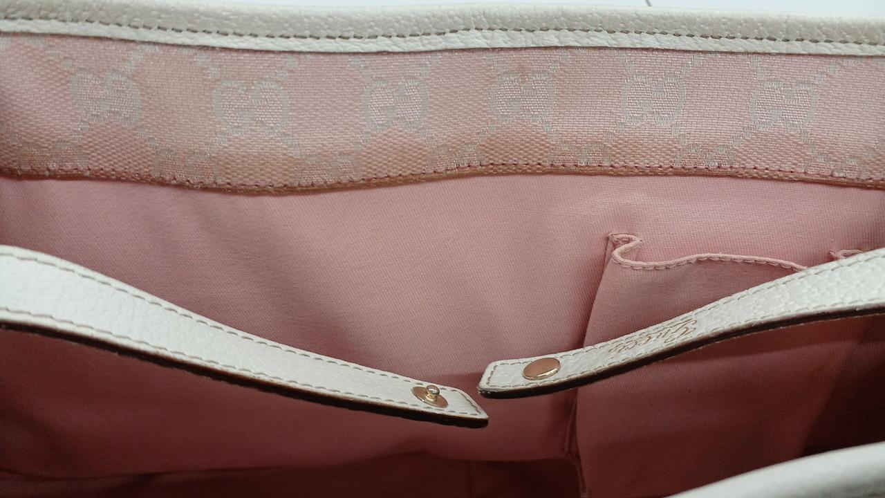 内側にシミがあります