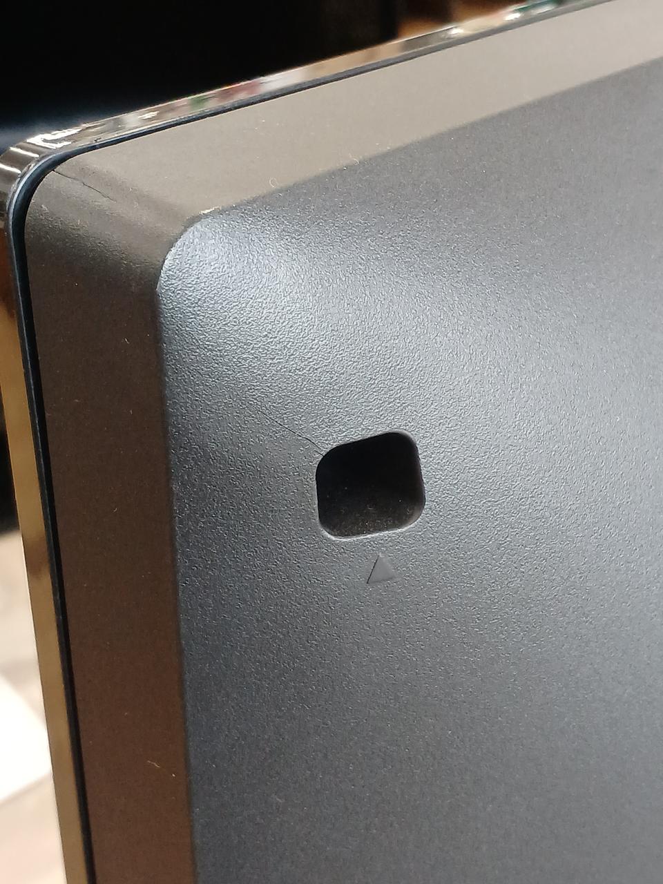 裏側左、傷あり