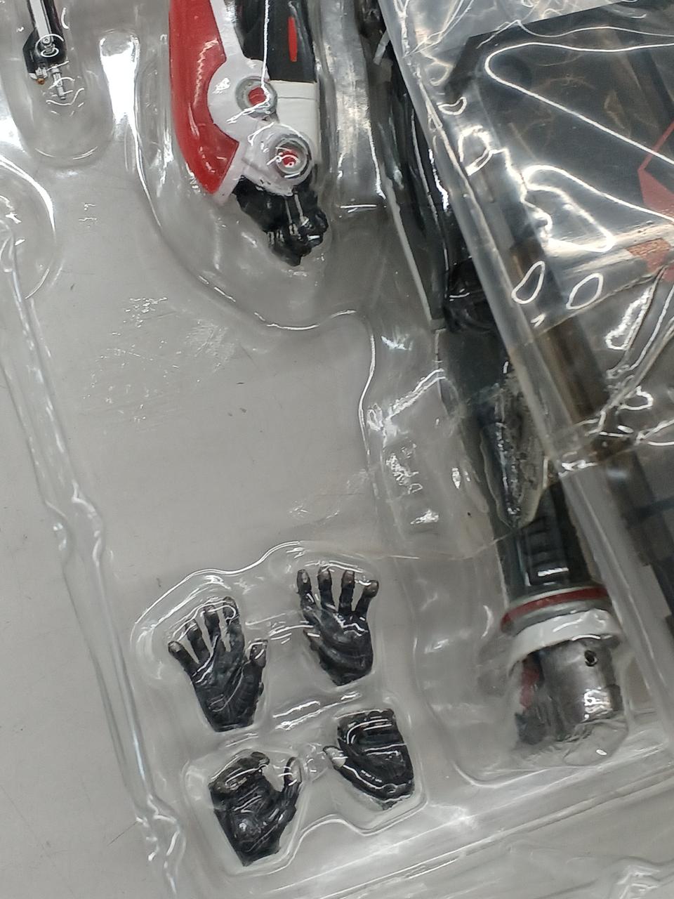 袋のテープが劣化し、べたついてます。