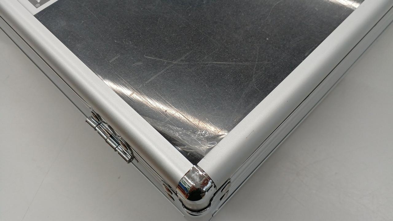 フィルム剥がれてます。