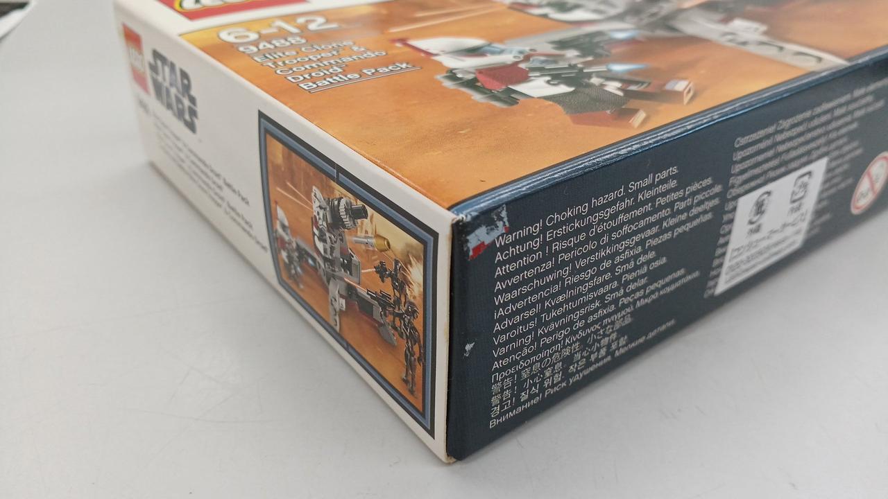 シール貼ってある跡があります。