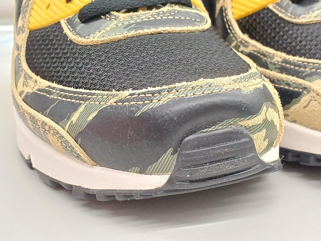 若干凹みあり。