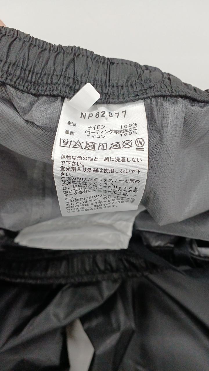 タグに穴があいてます。