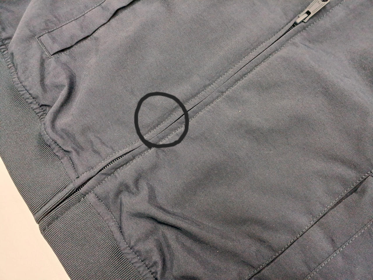 ○のついている箇所に少々シミあり