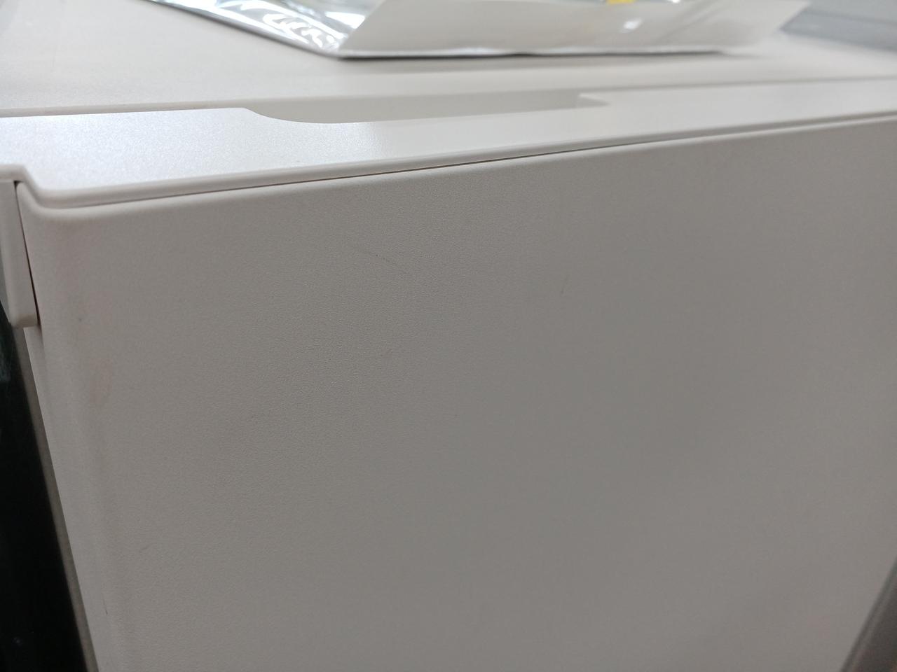 見えにくいですが、汚れあります。