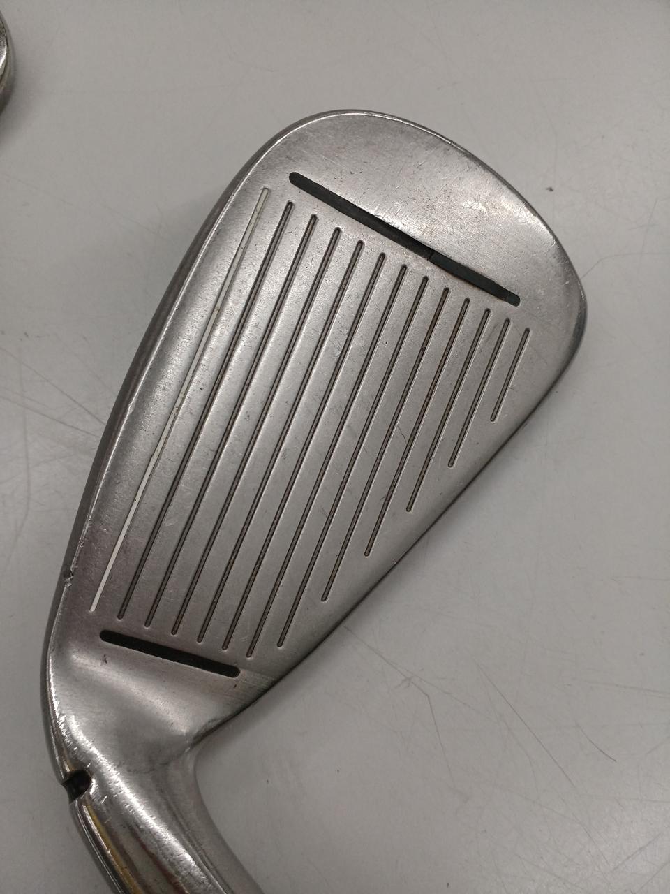 6 黒い部分が削れてます。