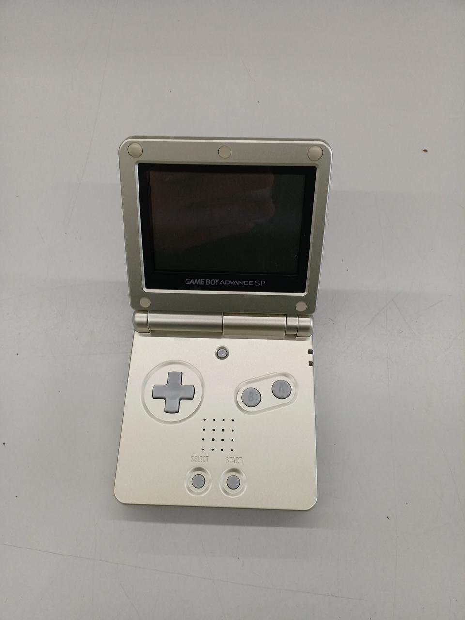 正面は比較的、きれいな状態です