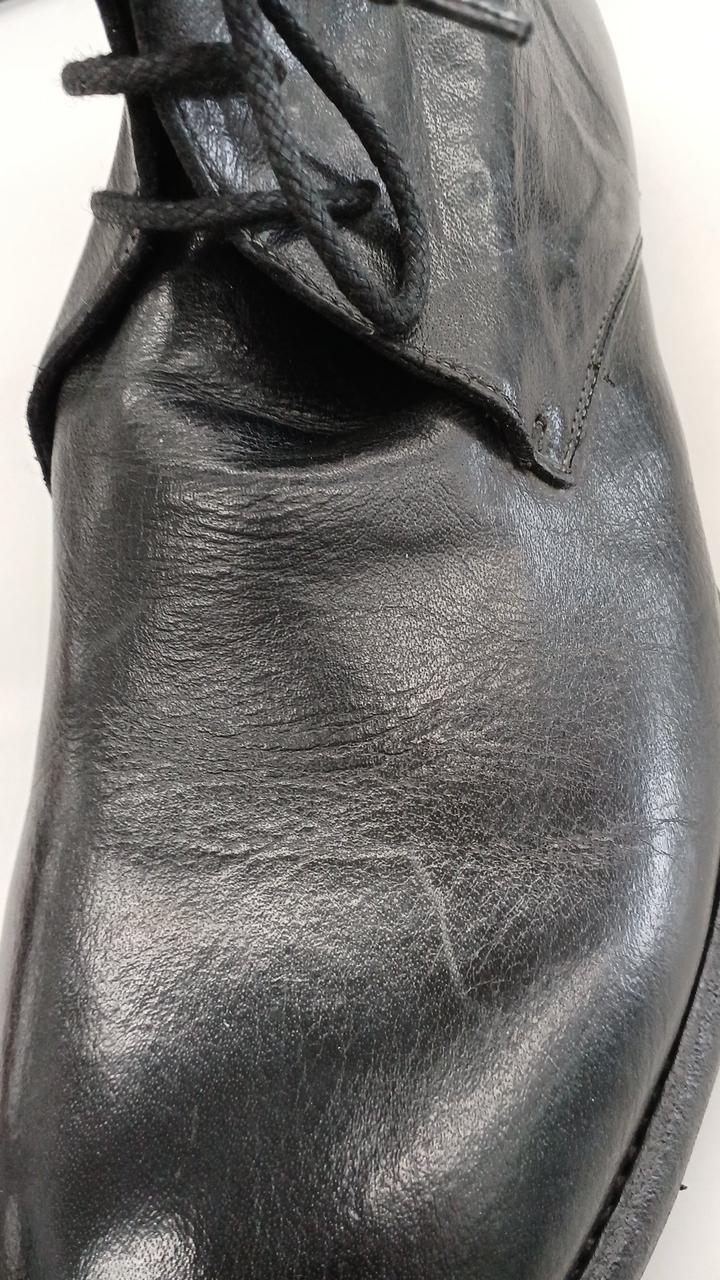 つま先部分にキズがあります