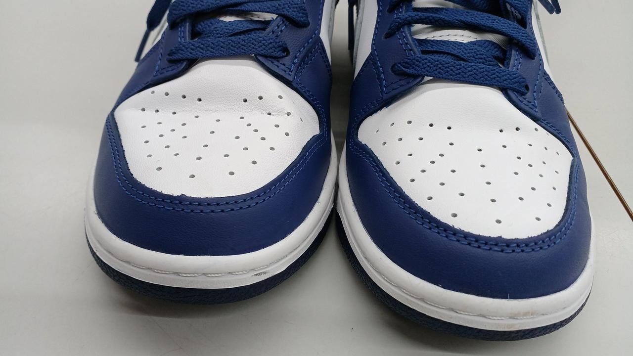 つま先部分にシワがあります