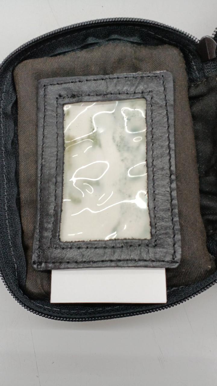 ビニールのカード入れ部分に汚れがあります