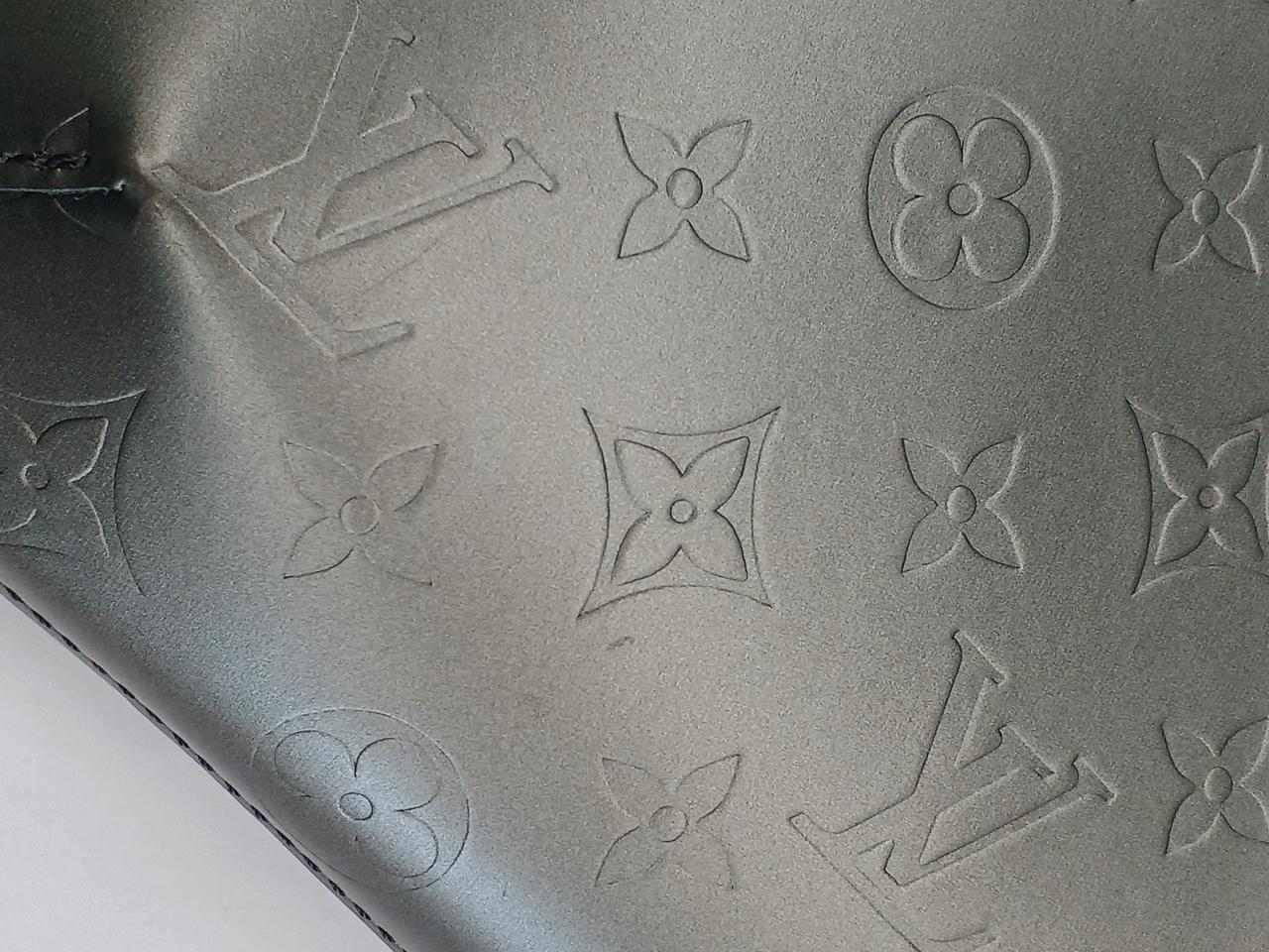 小傷、汚れ等少々ございます。